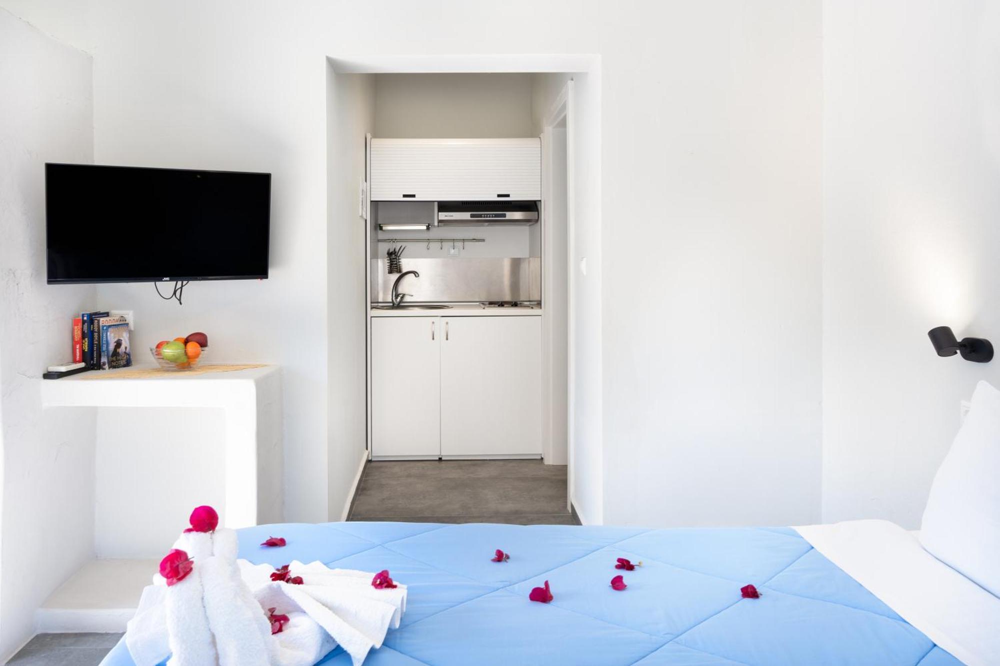 Aegean Blue Santorini Perissa Apartment Bagian luar foto