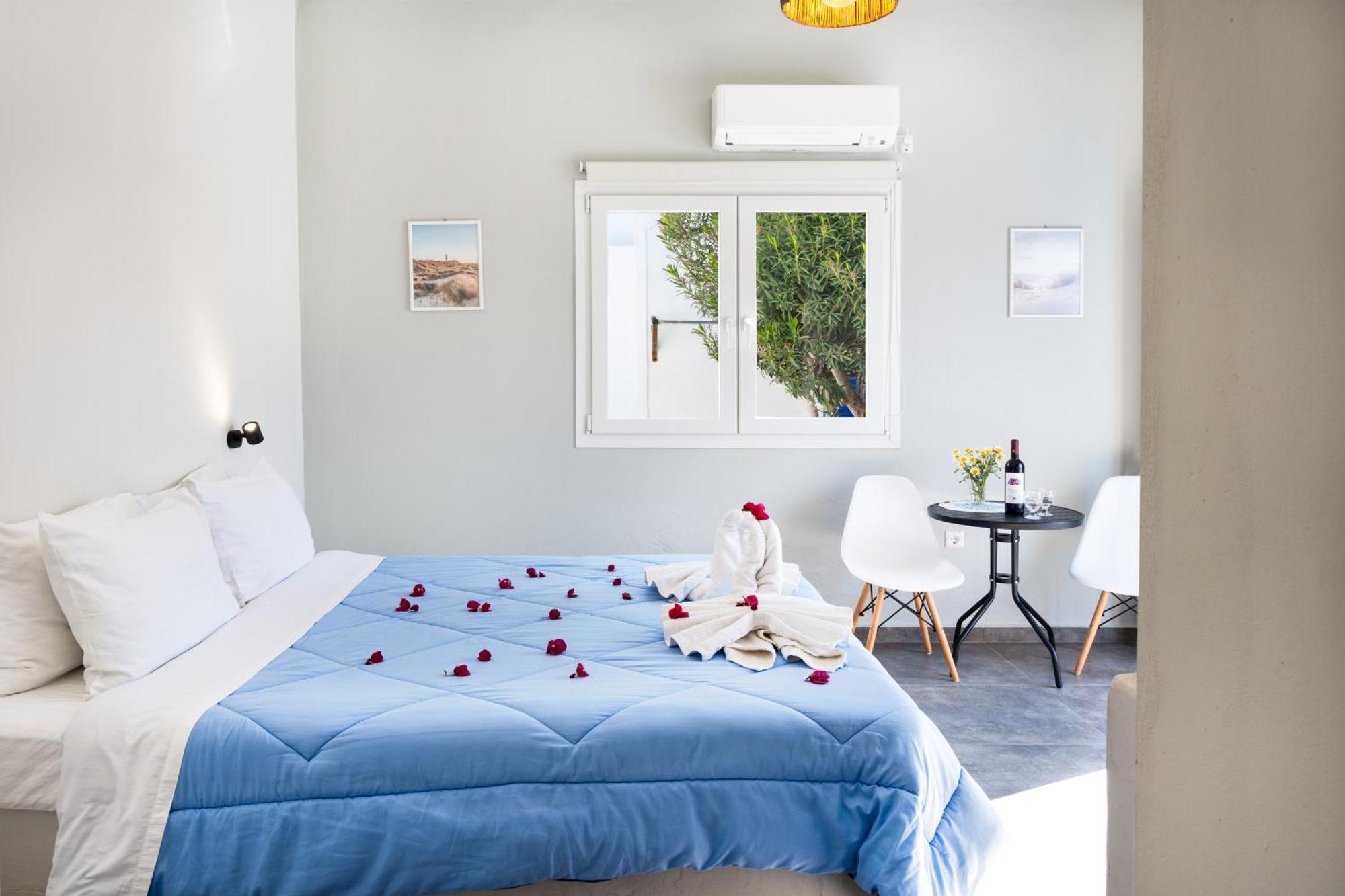 Aegean Blue Santorini Perissa Apartment Bagian luar foto