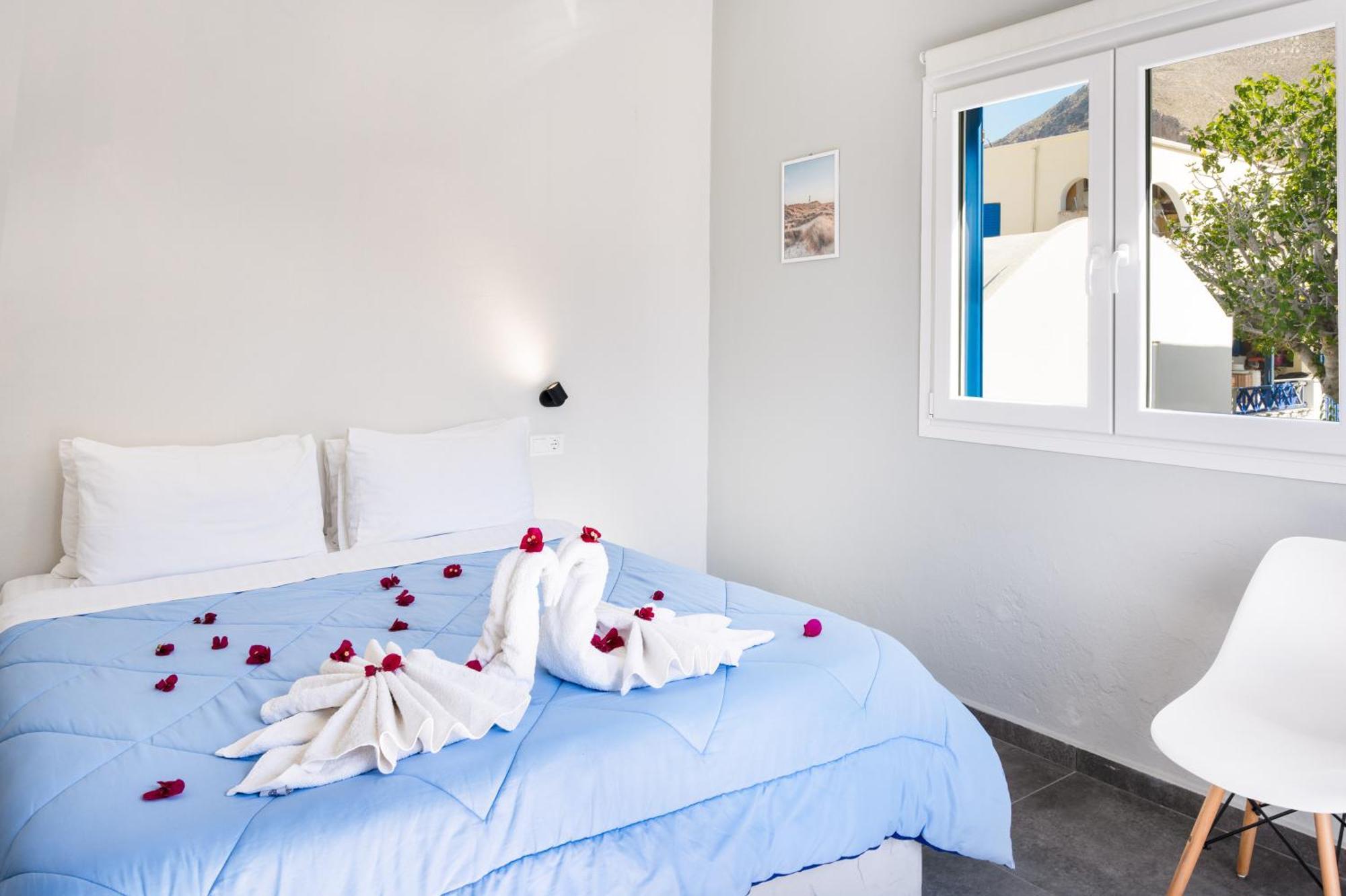 Aegean Blue Santorini Perissa Apartment Bagian luar foto