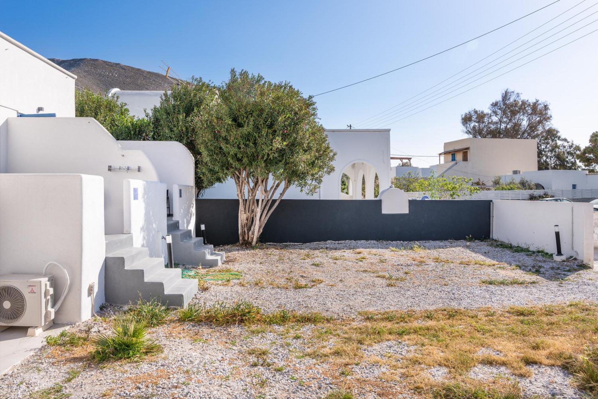 Aegean Blue Santorini Perissa Apartment Bagian luar foto