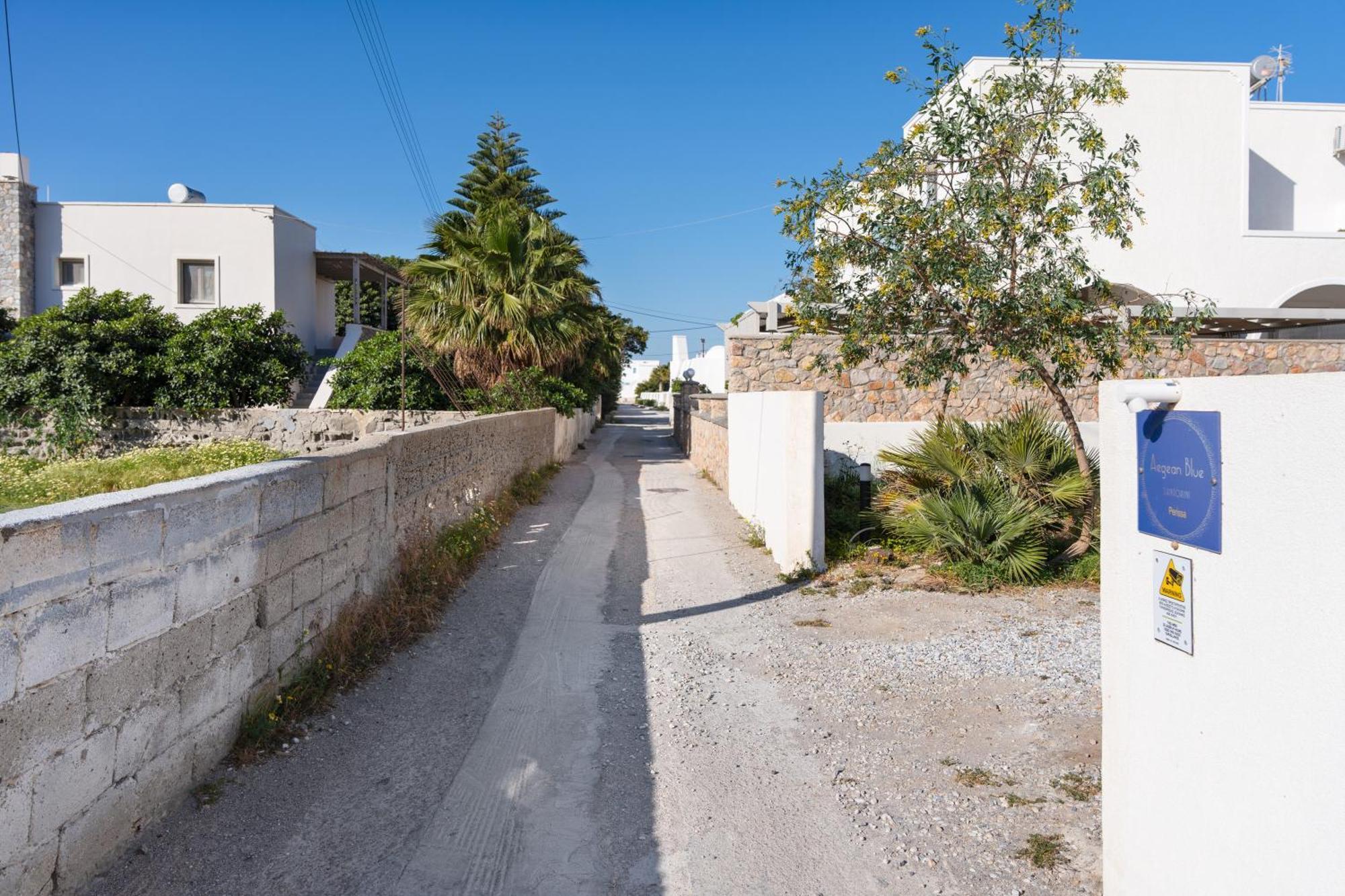 Aegean Blue Santorini Perissa Apartment Bagian luar foto