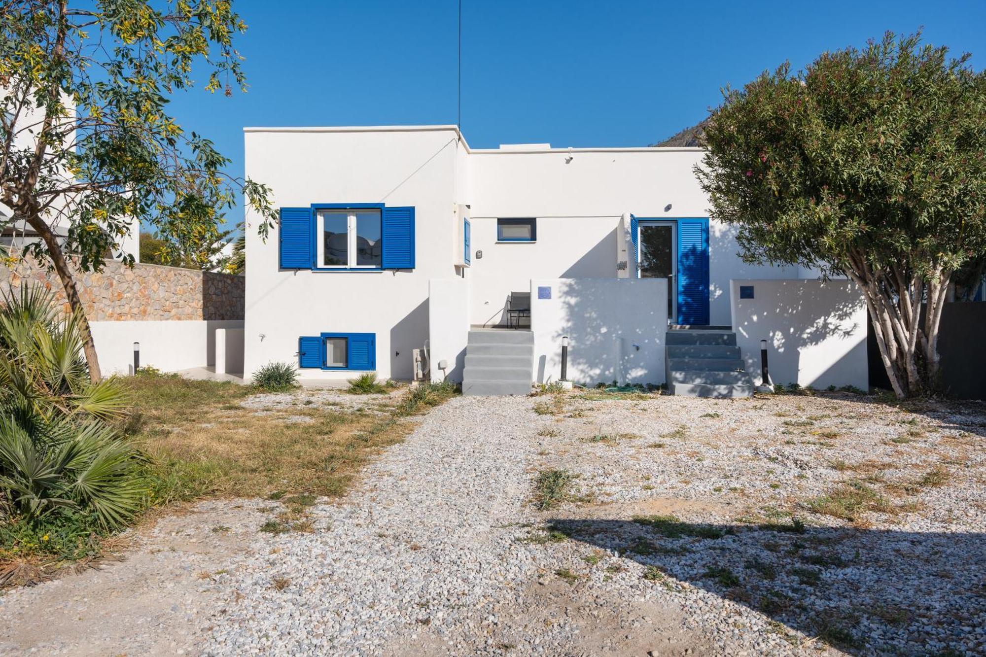 Aegean Blue Santorini Perissa Apartment Bagian luar foto